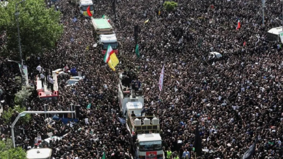 इरानका सर्वाेच्च नेताले दिए रइसीलाई श्रद्धाञ्जली, शोकसभामा हजारौँ मानिस सहभागी