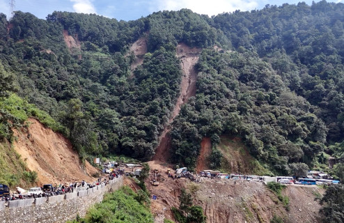 झ्याप्ले खोलाको पहिरोमा पुनः खोजी, काठमाडौं भित्रिने र बाहिरिने सवारीसाधनलाई आलोपालो