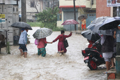 खहरे खोला उर्लिएपछि... (तस्बिरहरू)