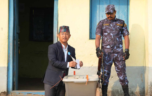 रास्वपा उमेदवार लिम्बूले गरे मतदान