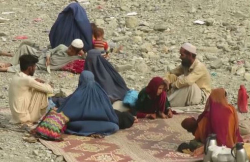 पाकिस्तान र इरानबाट एक लाख १५ हजार अफगानी शरणार्थी स्वदेश फिर्ता
