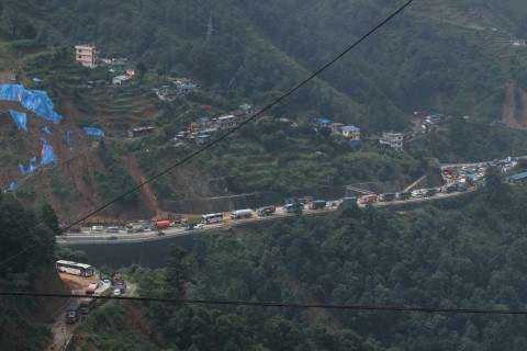 नागढुंगा सडक एक साताका लागि दिनमा आंशिक रूपमा बन्द हुने 