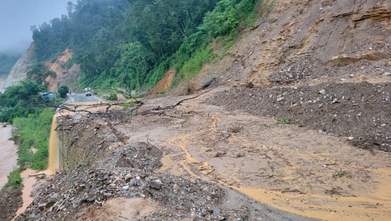 दाउन्नेमा भासिएको सडक दुईतर्फी सञ्चालनमा