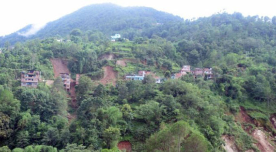 लमजुङमा पहिरोले दुई घर बगाउँदा चारजना बेपत्ता