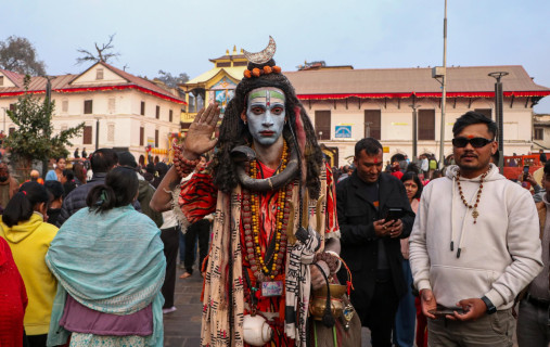 महाशिवरात्रिको पूर्वसन्ध्यामा पशुपतिमा चहलपहल (तस्बिरहरू)