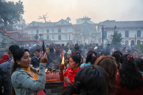 पशुपतिमा भक्तजनको भिड (तस्बिरहरू)