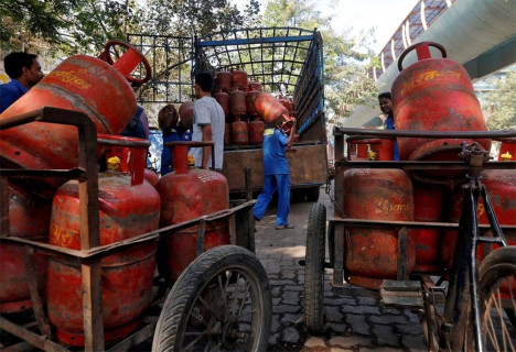 भारतमा प्रतिसिलिन्डर २०० ले घट्यो ग्यासको मूल्य