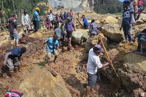 पपुवा न्युगिनीमा पहिरोमा ‘दुई हजार मानिस पुरिए’ (तस्बिरहरू)