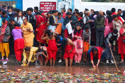 मातातीर्थ कुण्डमा भक्तजनको घुइँचो (फोटो फिचर)