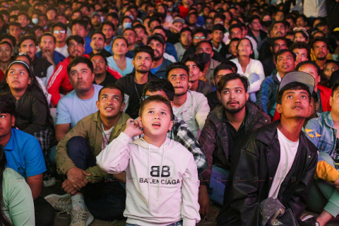 काठमाडौं महानगरले सानो गौचरण र चाबहिलमा विश्वकप क्रिकेटको लाइभ गर्दै