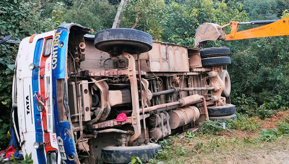 कञ्चनपुरमा बस दुर्घटना हुँदा ३१ जना घाइते