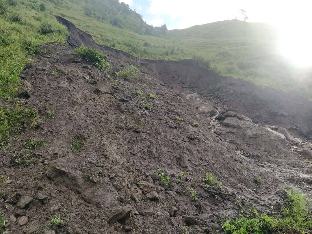 अछाममा पहिरोमा मृत्यु हुनेको संख्या १४ पुग्यो, एकै परिवारका आठजनाको शव फेला