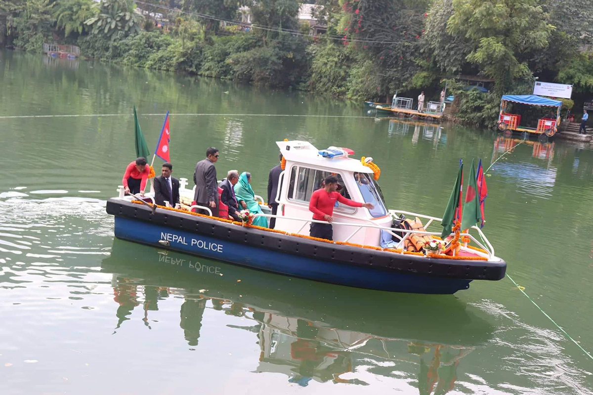 फेवातालमा डुंगा शयर गर्दै बंगलादेशका राष्ट्रपति