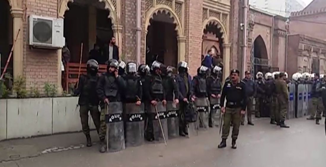 पाकिस्तानका वकिलहरु आन्दोलनमा, देशभरि बहस बहिष्कार