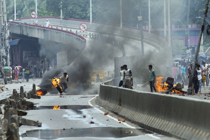 बंगलादेशमा आन्दोलनका क्रममा पक्राउ परेका २,३५० जनालाई रिहा गर्न आदेश