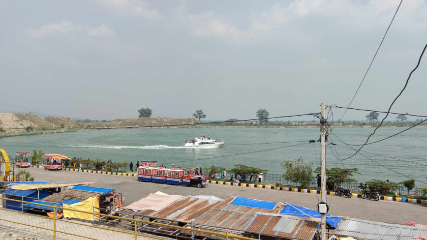 उखुम गर्मी, शीतल भरत ताल (तस्बिरहरू)