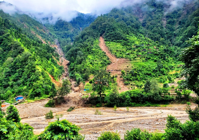 पश्चिम नेपालमा वर्षा, पहिरोको जोखिम