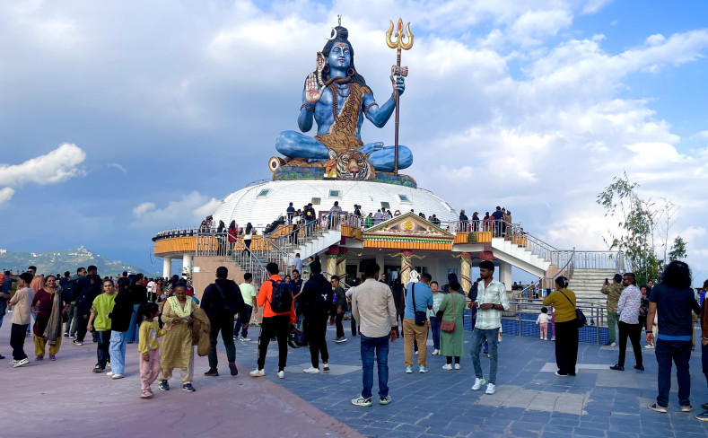 पुम्दीकोटमा पर्यटक