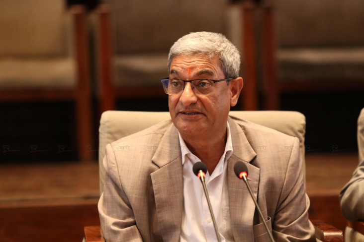 'कर्मचारीमाथि अनुसन्धान हुनासाथ मन्त्रीले राजीनामा दिने भए एक वर्षमा कति मन्त्री चाहिएला ?'