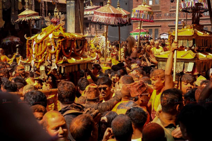 भक्तपुरमा सिन्दूर जात्राको रौनक (तस्बिरहरू)