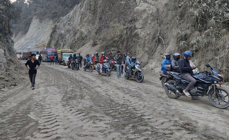 समयमा काम नहुँदा दाउन्ने सडकखण्डको यात्रा कष्टपूर्ण