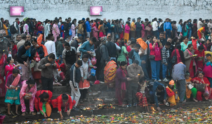 आमाको मुख हेर्ने पर्वमा मातातीर्थमा घुइँचो (तस्बिरहरू)