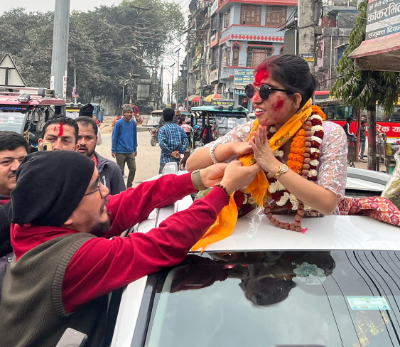 इन्डियन आइडलबाट फर्किएकी मेनुकालाई गृह जिल्लामा भव्य स्वागत 