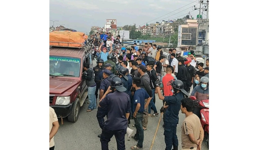 जडीबुटीमा यातायात व्यवसायीले गरे सुमो गाडी तोडफोड
