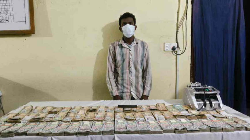 स्रोत नखुलेको ४३ लाख नगदसहित एकजना पक्राउ