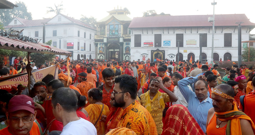 पशुपतिनाथसहित देशभरका शिवालयमा भक्तजनको घुइँचो