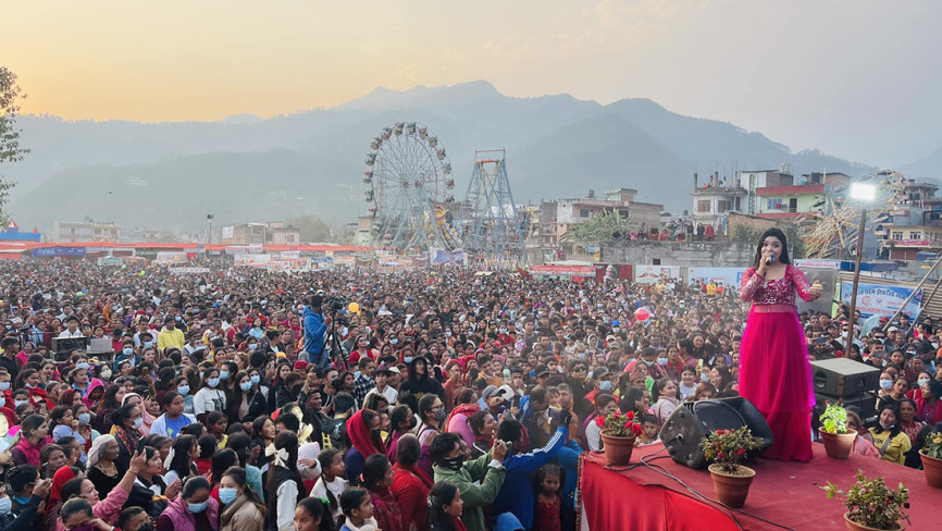 समीक्षाले गाउने दाङको कार्यक्रममा सय रुपैयाँदरका २४ वटा मात्रै टिकट बिक्री भए ?