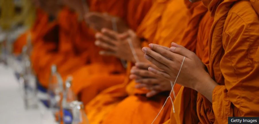 थाइल्यान्डमा बौद्ध भिक्षुहरूसँग यौन सम्बन्ध बनाउँदै ‘ब्ल्याकमेल’ गर्ने महिला पक्राउ