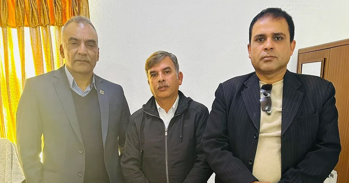 जुत्तामा ‘आचार्य’ लेख्नेविरुद्ध साइबर ब्युरोमा उजुरी, थरकै अपमान गरेको गुनासो