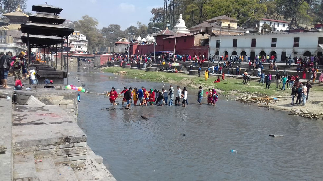 वाग्मतीमा मेलम्चीको पानी, सफा होइन लेदो ! (तस्बिरसहित)