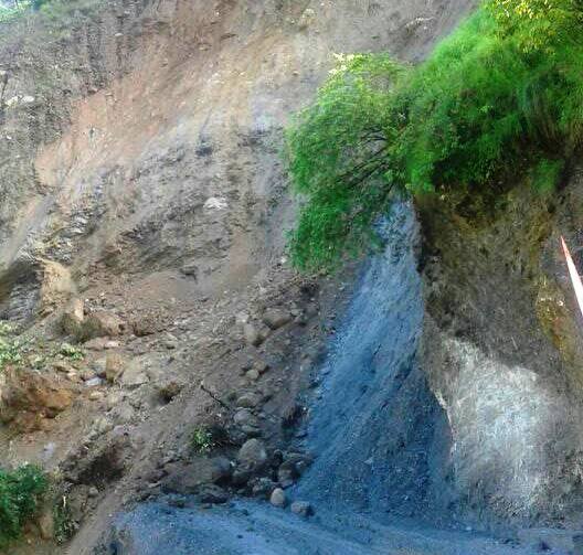 सडक खुलाउने प्रयासमा जनप्रतिनिधि, सुरक्षाकर्मी र स्थानीय