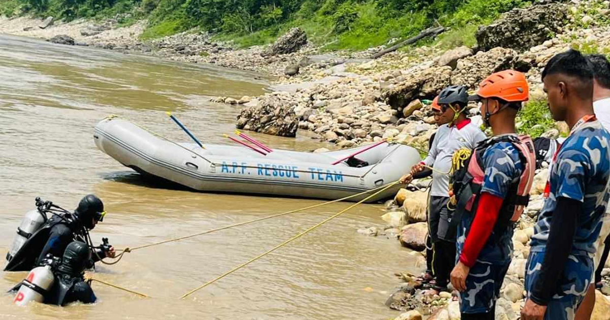 पौडी खेल्ने क्रममा त्रिशूली नदीमा एक बालिका बेपत्ता