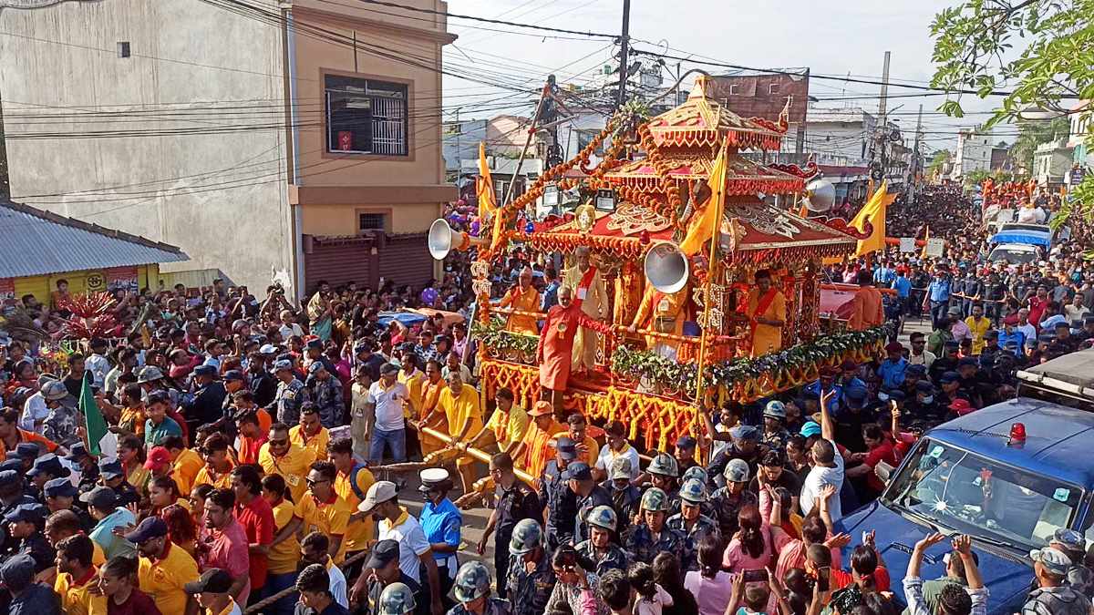 विराटनगरमा ऐतिहासिक राधाकृष्ण रथयात्रा (तस्बिरहरू)