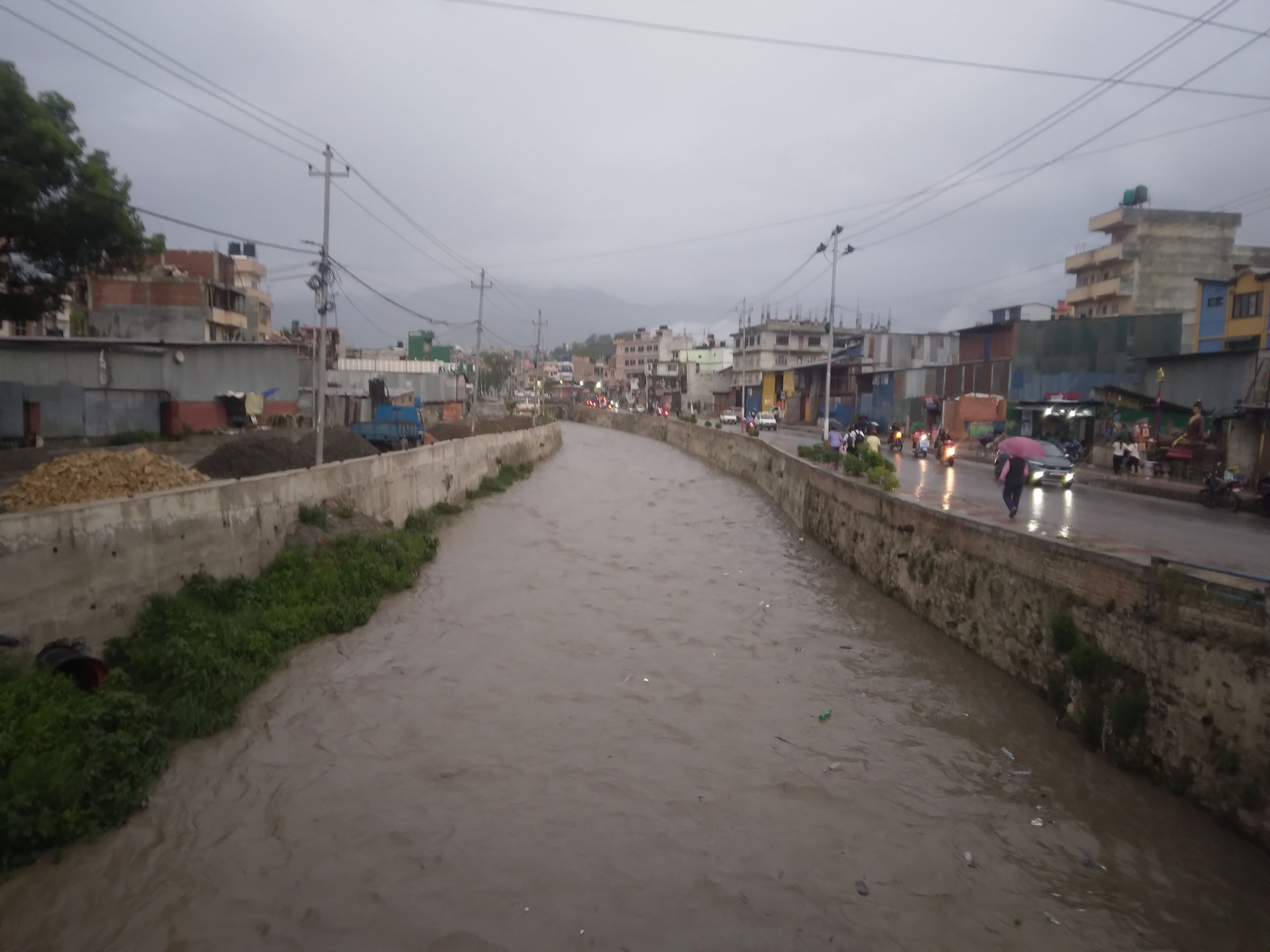 काठमाडौंमा उपत्यकामा वर्षा, विष्णुमती नदीमा जलसतह बढ्दो