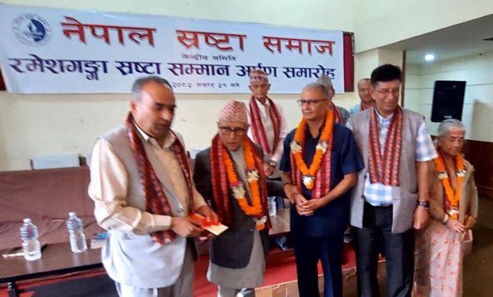 साहित्यकार रिजाल र आचार्य सम्मानित