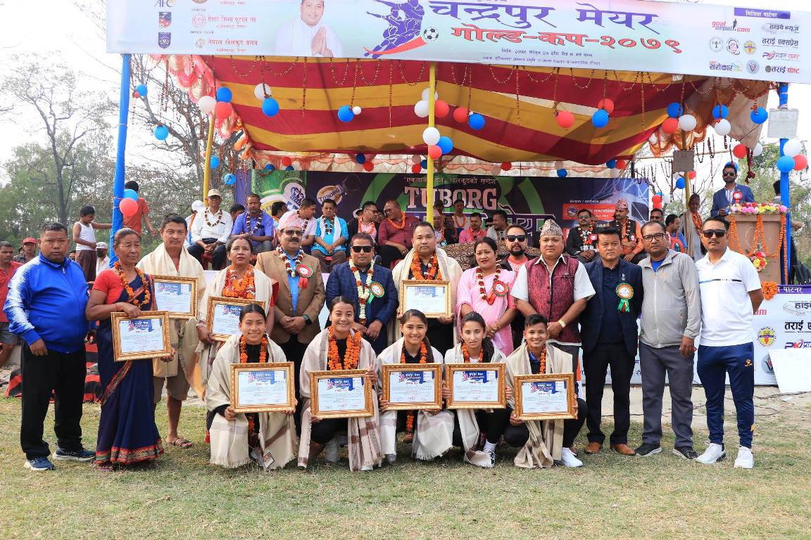 राष्ट्रिय महिला टिमका आठ खेलाडीलाई चन्द्रपुर नगरपालिकाको नगदसहित सम्मान