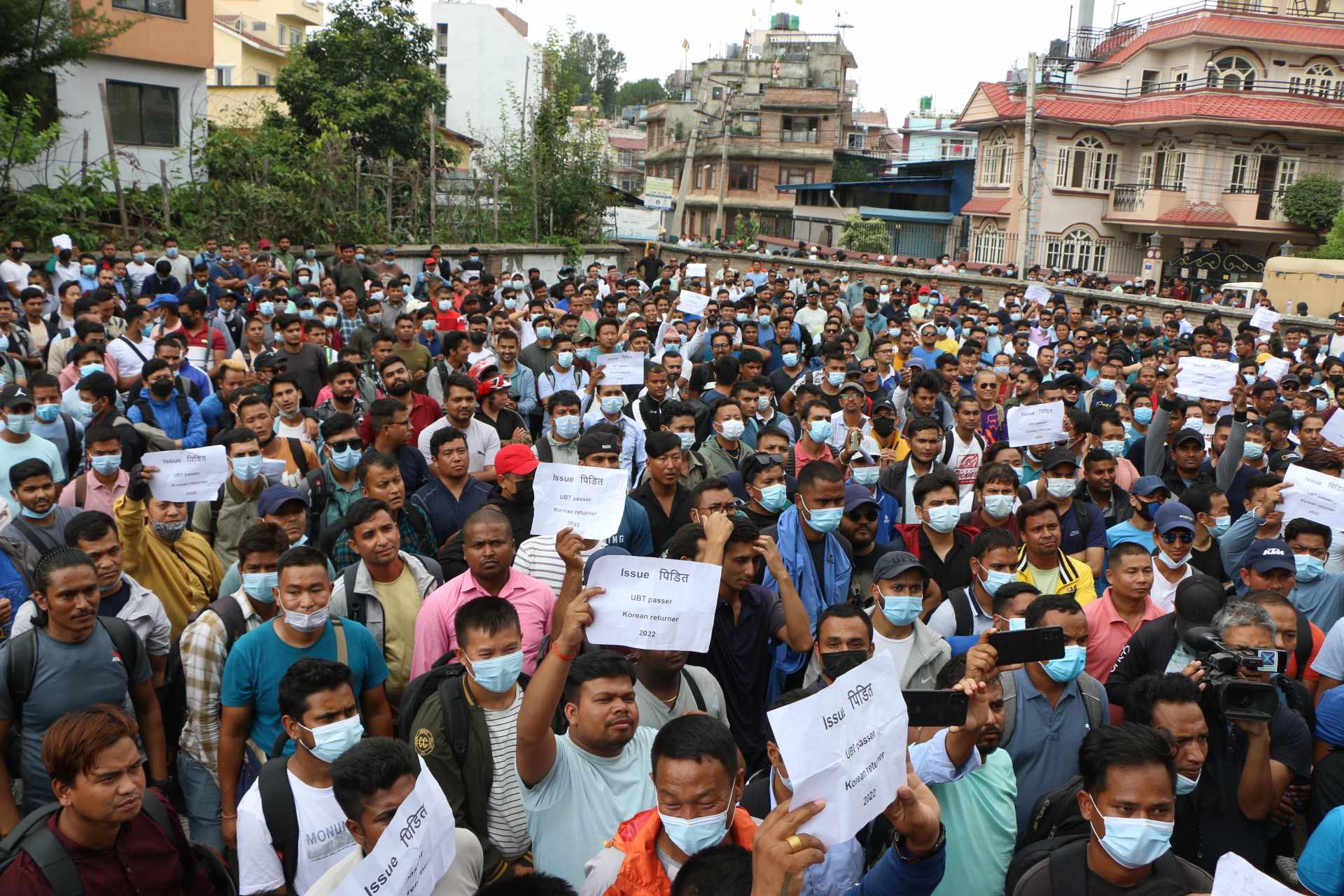 भाषापरीक्षा पास गरेकालाई कोरिया नपठाएको भन्दै प्रदर्शन (तस्बिरहरू)