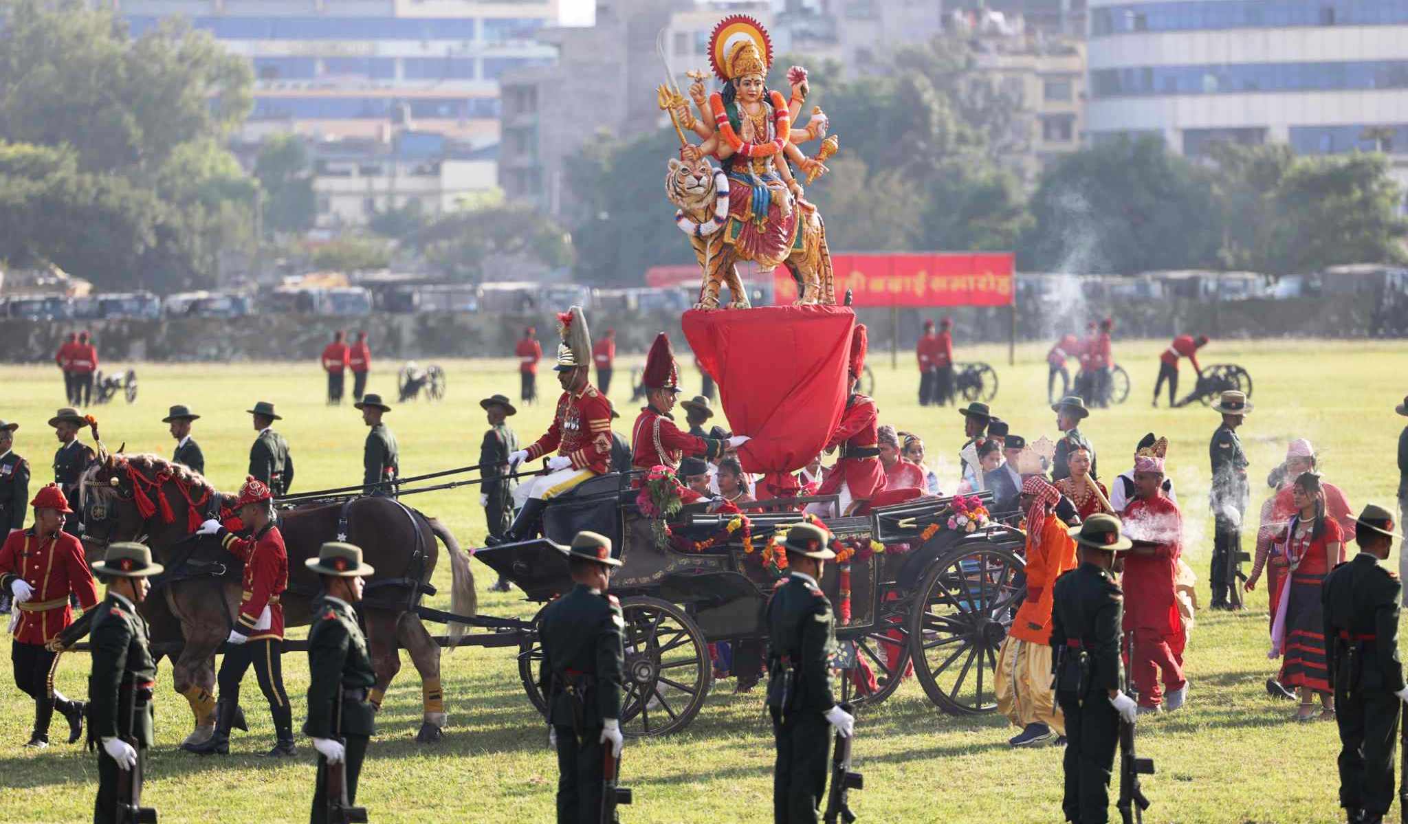 नेपाली सेनाले गर्‍यो फूलपाती बढाइँ (तस्बिरहरू)