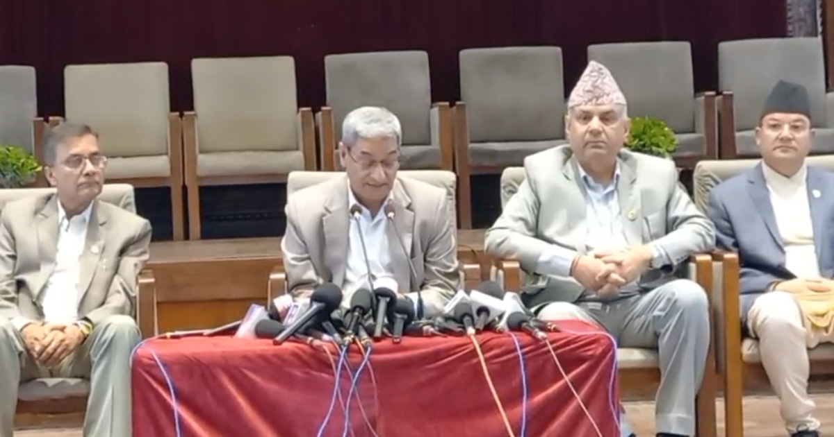 कानुनमन्त्री र वनमन्त्रीलाई दायाँबायाँ राखेर गृहमन्त्रीको पत्रकार सम्मेलन