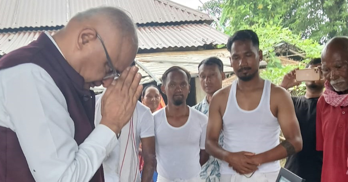कोसीका मुख्यमन्त्रीले ललित राजवंशीको निवास पुगेर दिए समवेदना