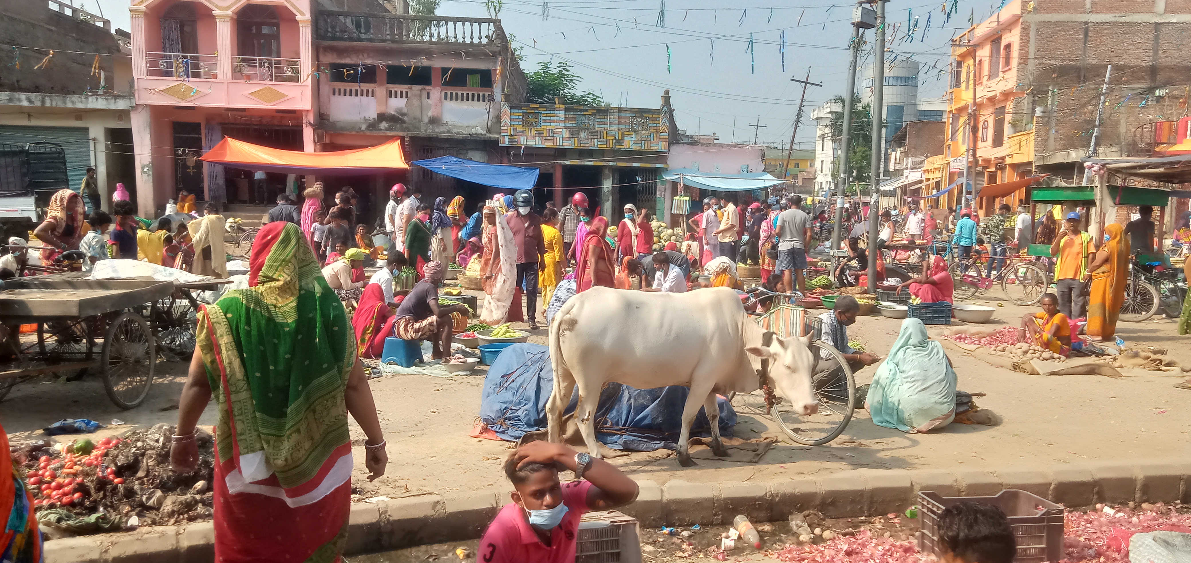 जनकपुरमा भिड बढेको भन्दै स्वास्थ्यकर्मी चिन्तित– स्थिति भयावाह हुनसक्छ (७ तस्बिर)