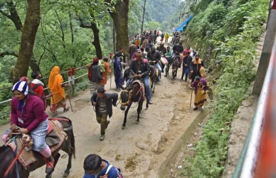 केदारनाथ यात्रा मार्गमा पहिरो : तीनजनाको मृत्यु, दुई घाइते