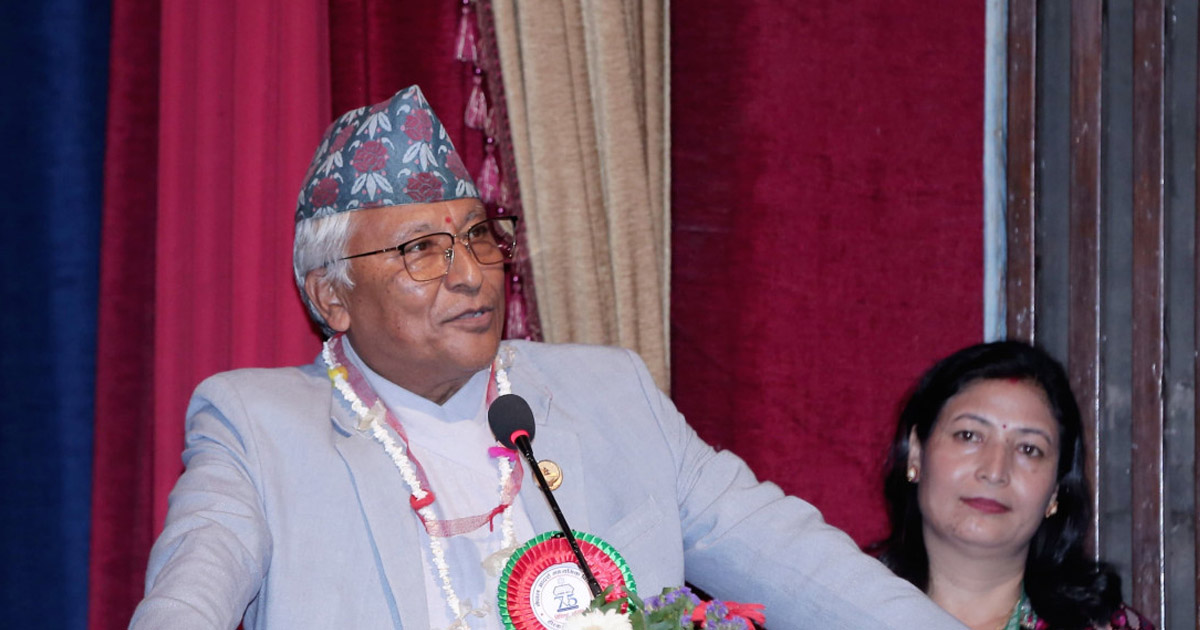 शिक्षकलाई पूर्वशिक्षामन्त्री श्रेष्ठको सुझाव– यसपालि सहमतिबाट पछि नहट्नुहोला