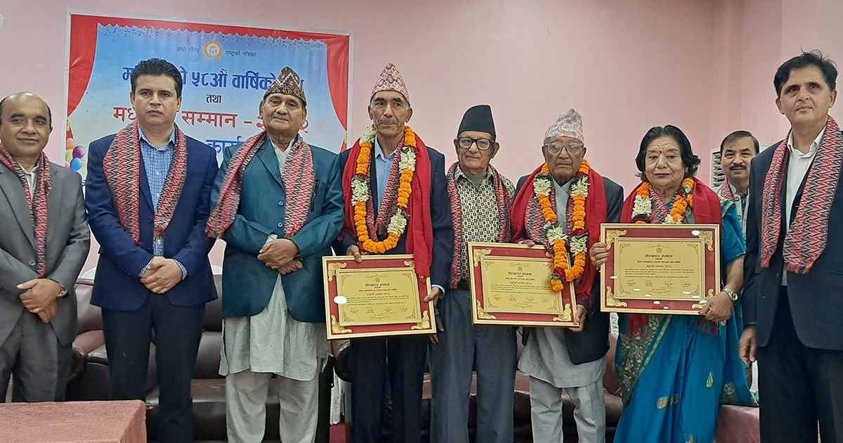 तीन साहित्यकारलाई मधुपर्क सम्मान