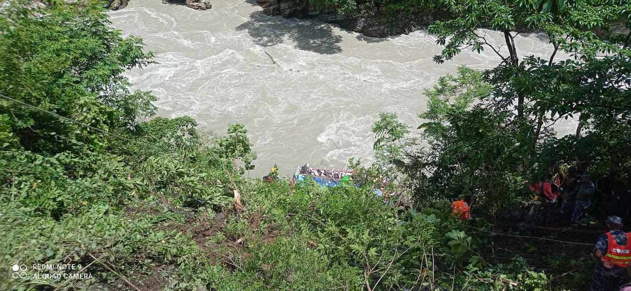 तनहुँ बस दुर्घटना : बेपत्ता एकजनाको खोजी जारी