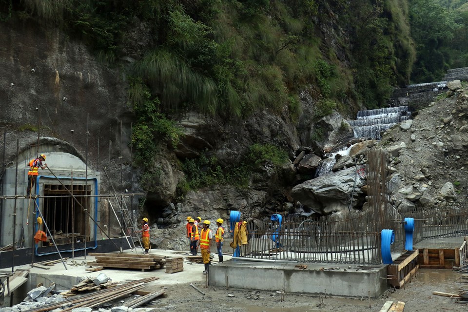 काम छाडेर भागेको मेलम्ची ठेकेदारले माग्यो साढे दुई अर्ब